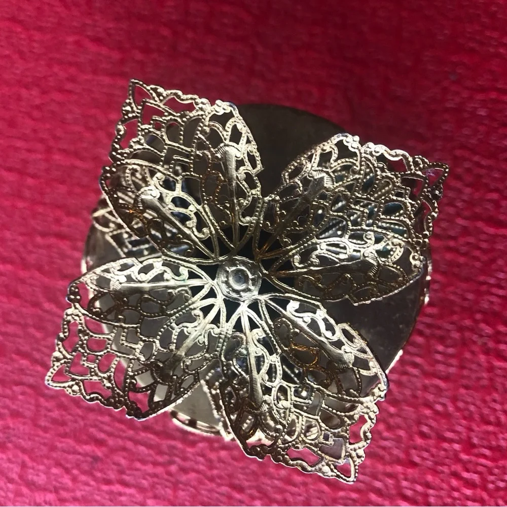 ⭐️VINTAGE Gold Filigree makeup holder 3” ✨
